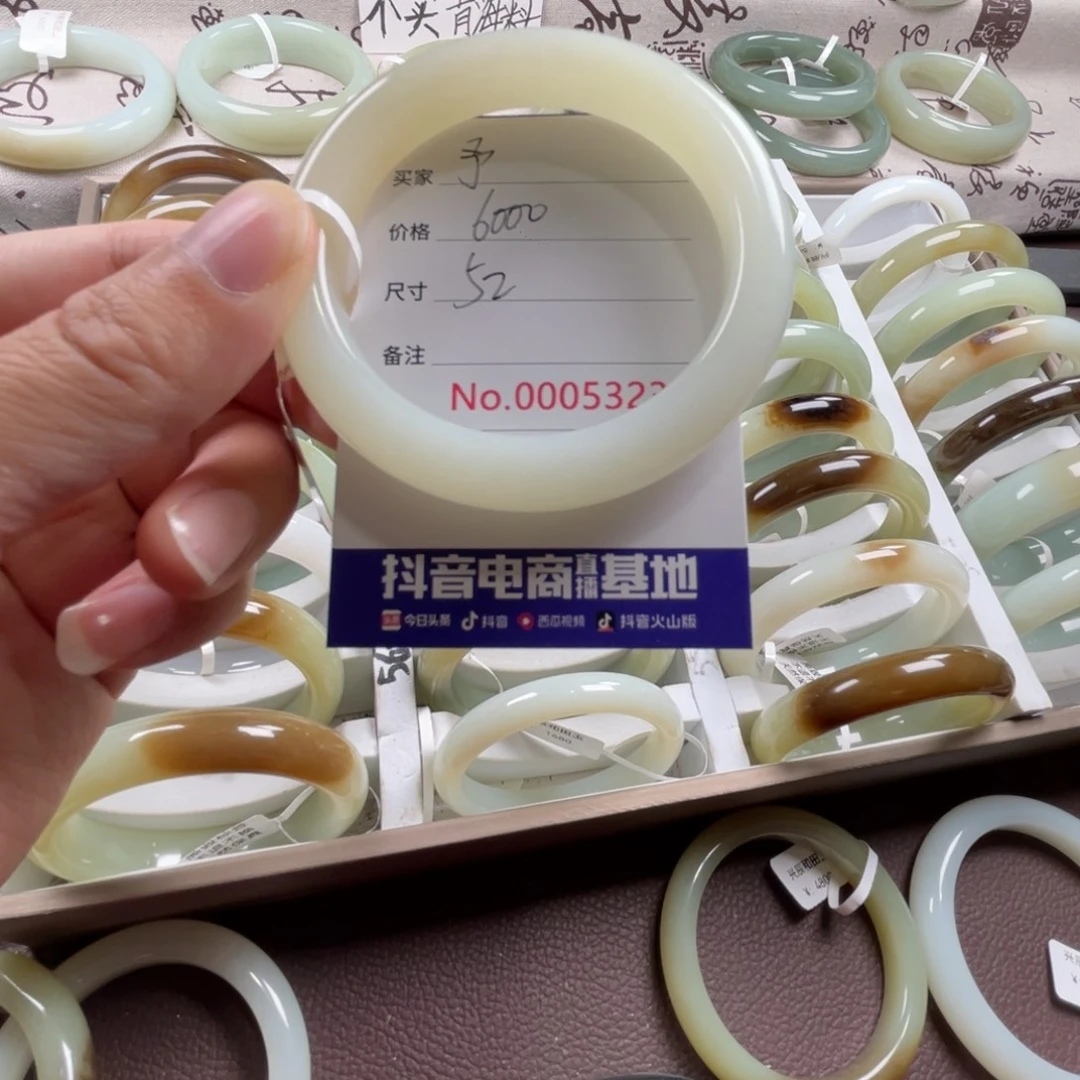 予***、和田玉未镶嵌手镯