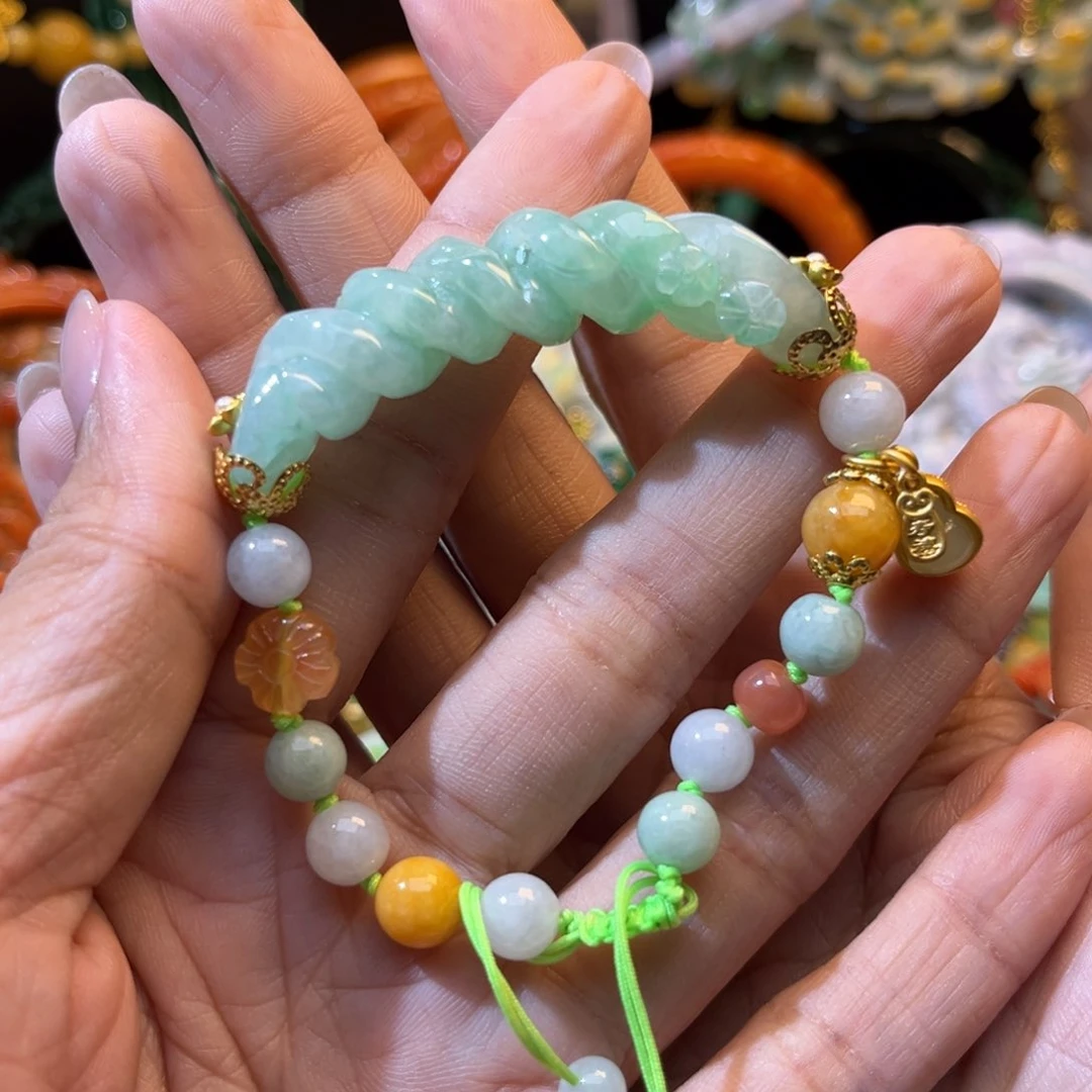 翡翠未镶嵌颈饰待编织