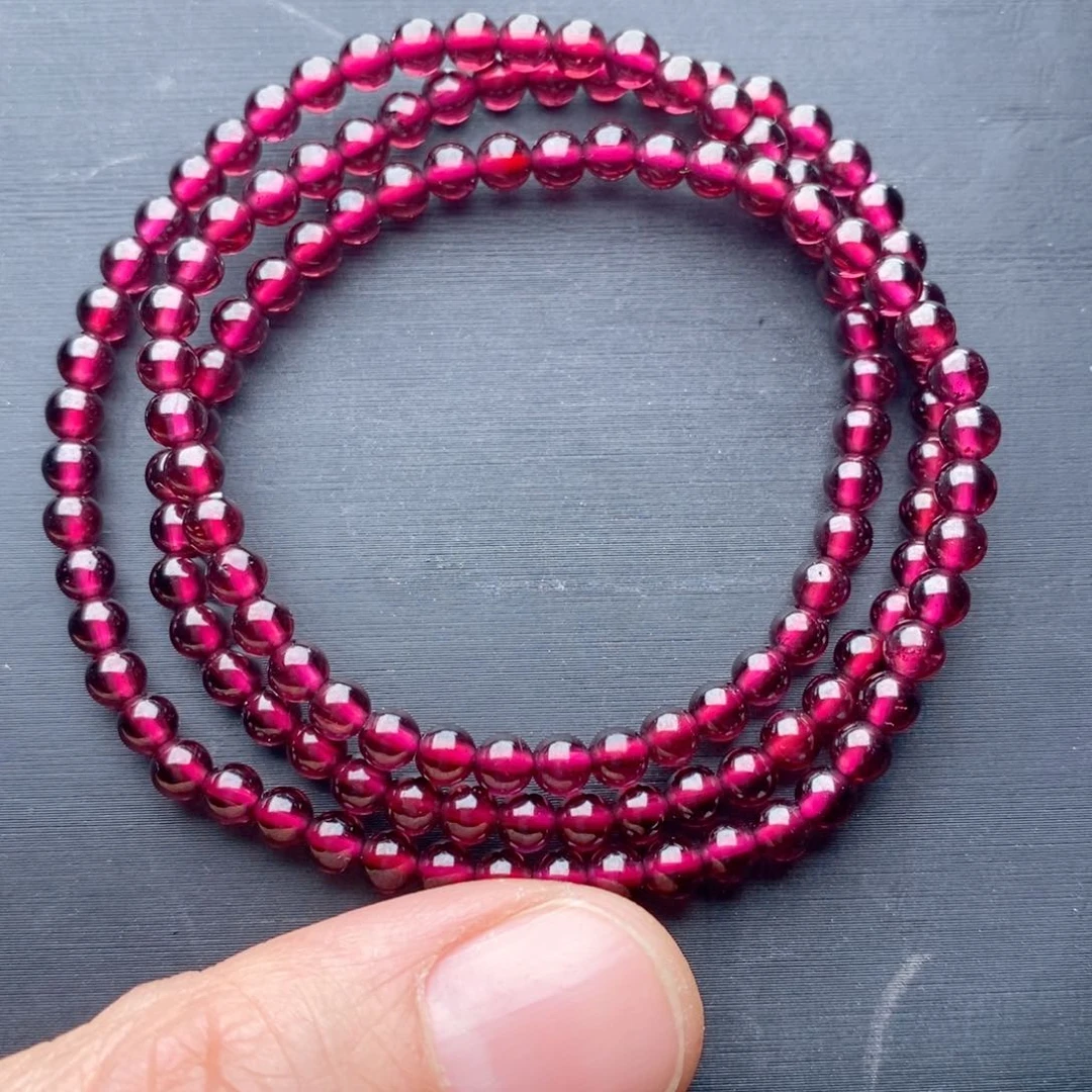 未镶嵌石榴石手链天花板