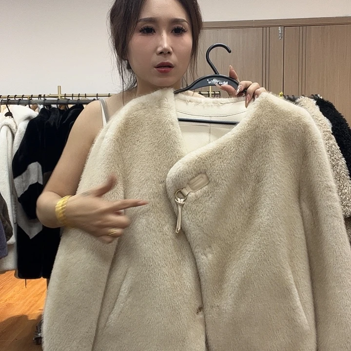 皮毛一体外套女短款