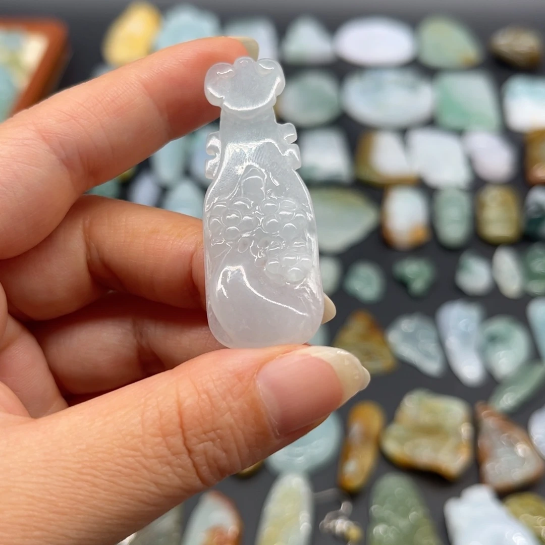 翡翠未镶嵌颈饰知音