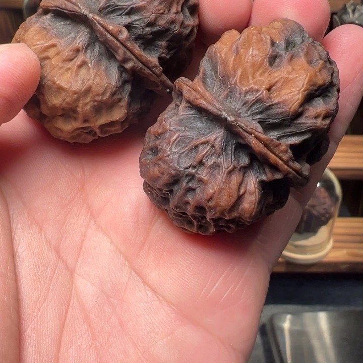文玩核桃把件鬼脸元宝45mm