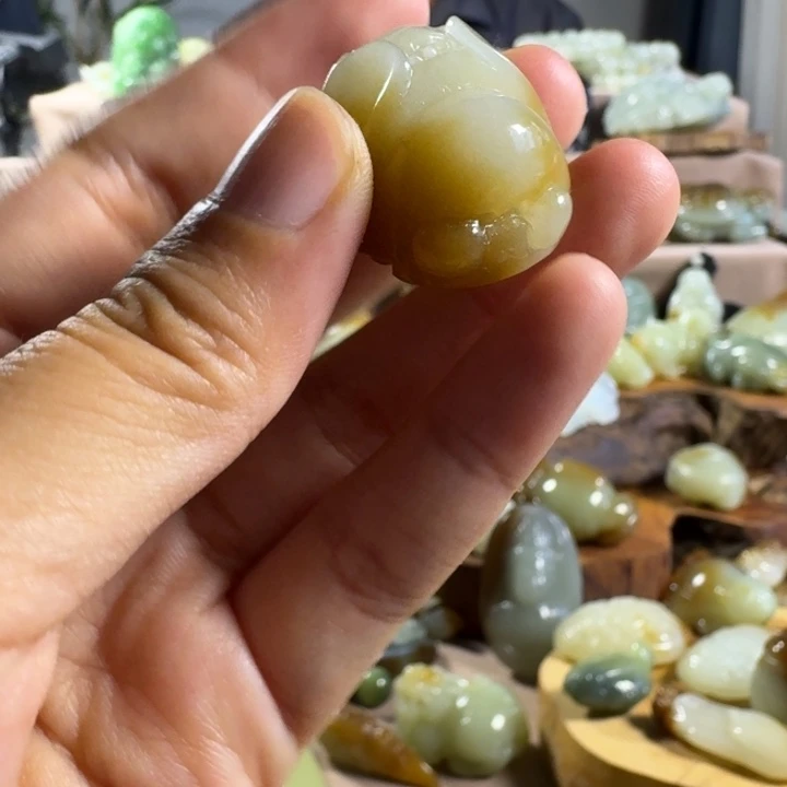 和田玉(糖玉)未镶嵌颈饰