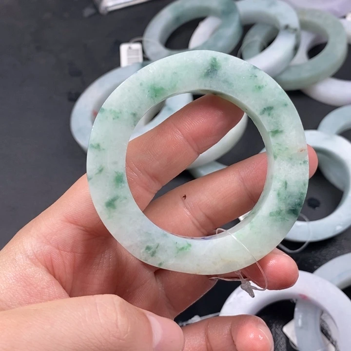 美***来定制翡翠翡翠手镯翡翠未镶嵌未镶嵌