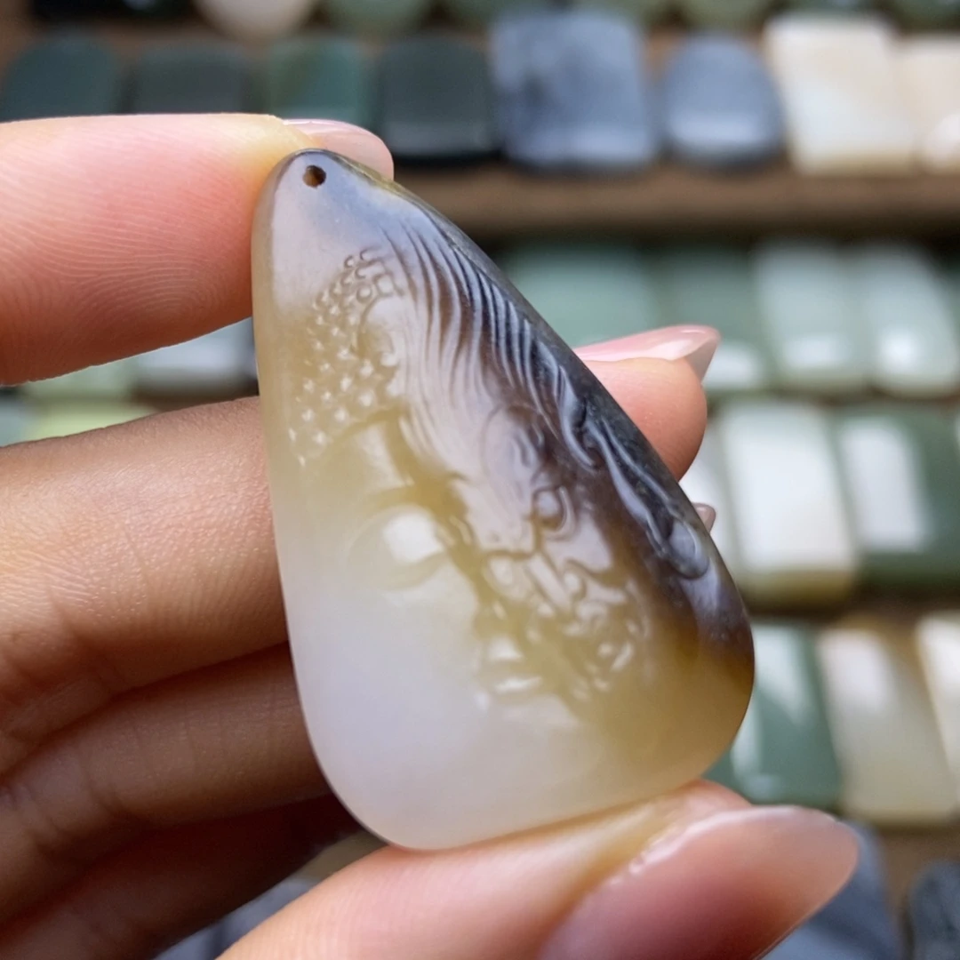 和田玉未镶嵌颈饰