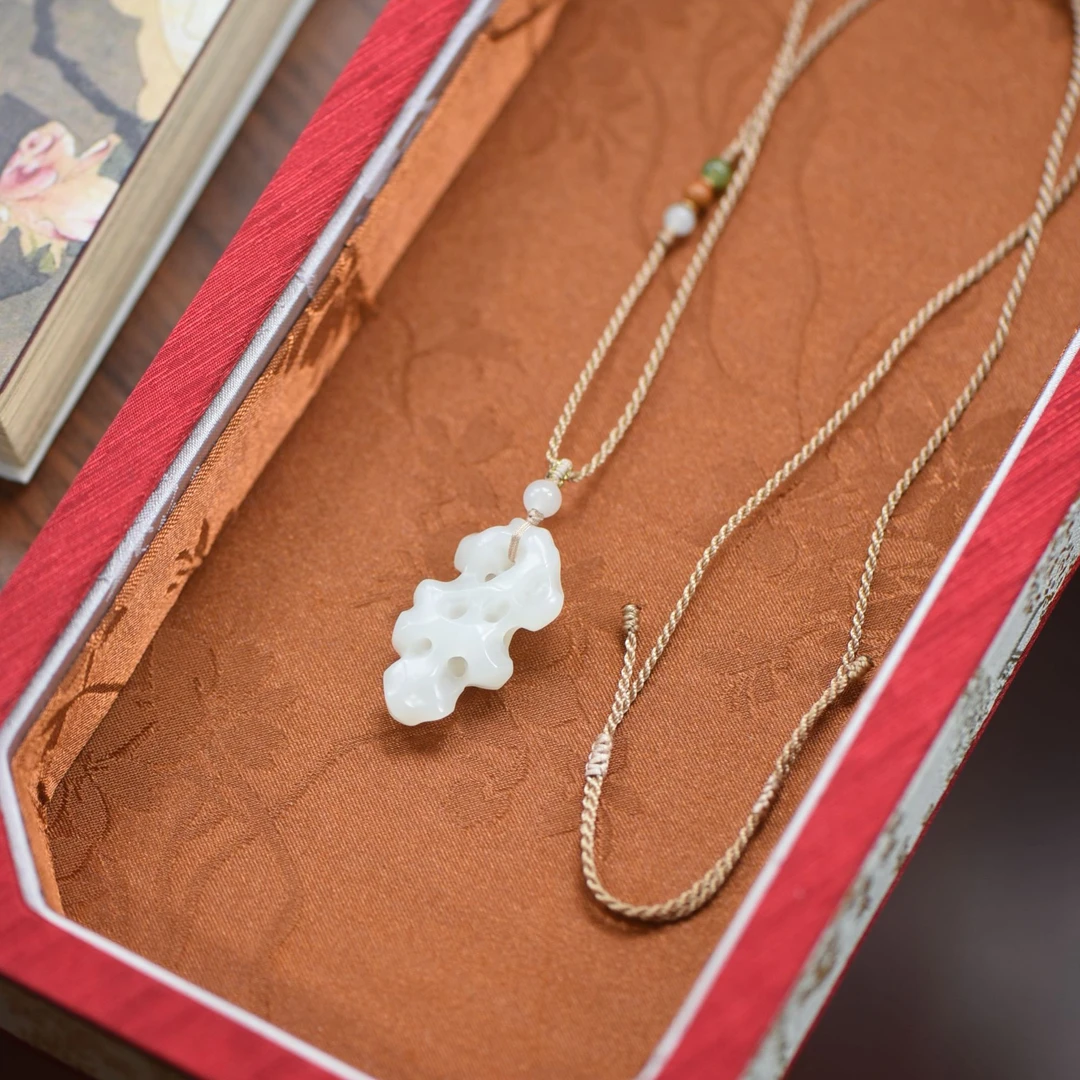 【苏工陸记】和田玉精品白玉太湖石时来运转挂件吊坠