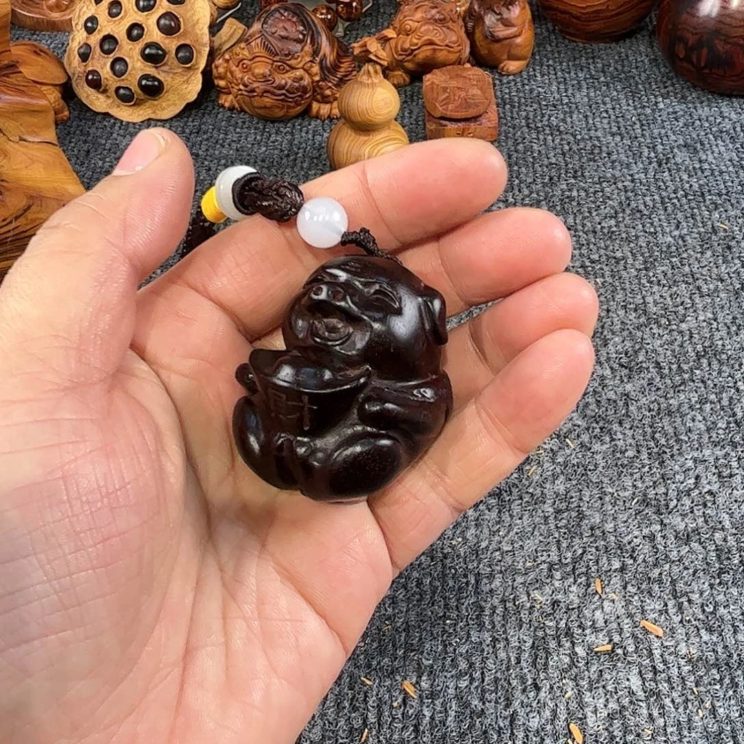 じ***龍崖柏小叶紫檀福猪