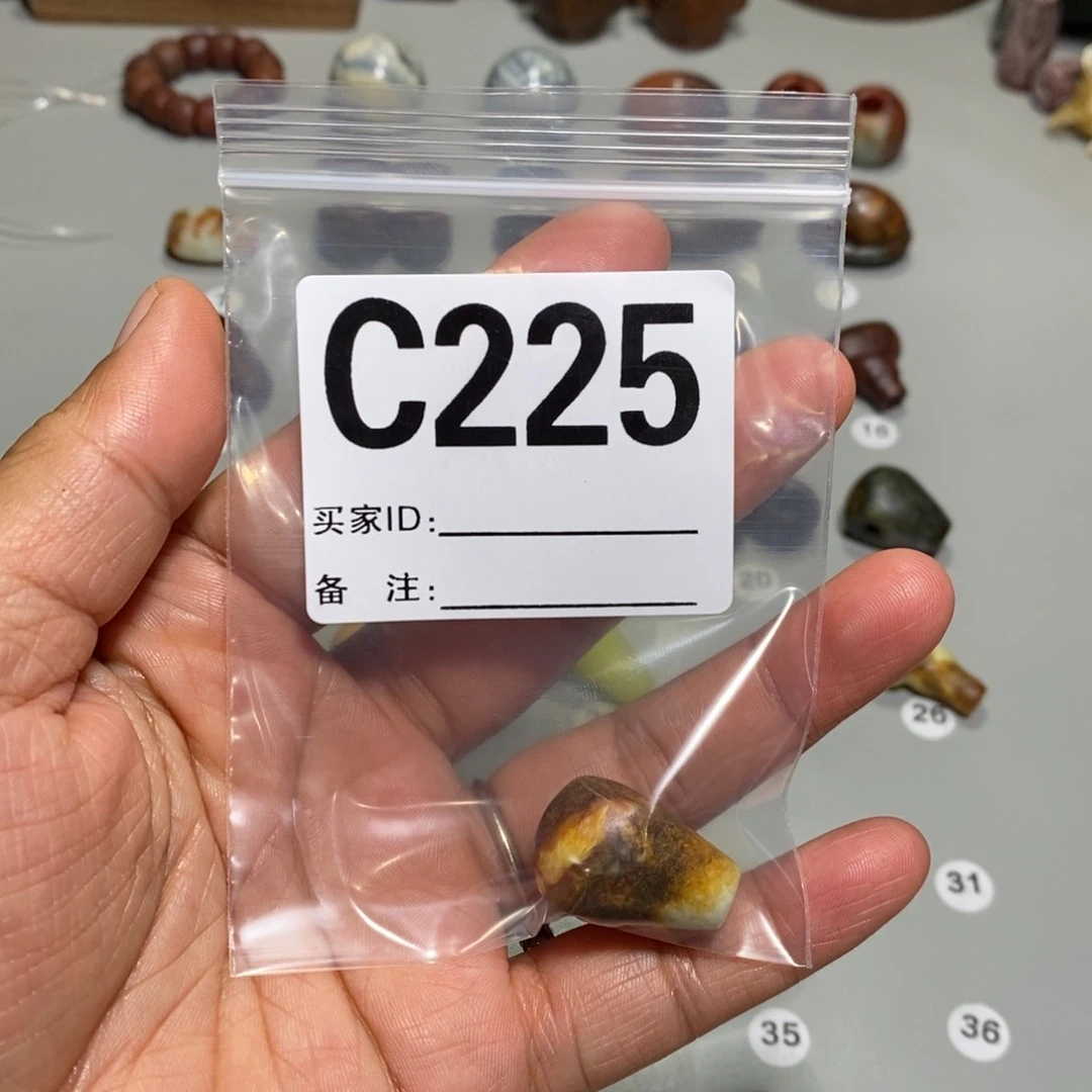 蛇纹石玉未镶嵌颈饰乌*王
