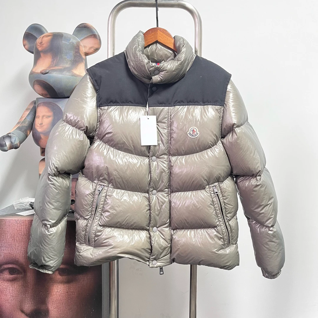 99新 MONCLER 可拆卸羽绒服尺码：1 衣长65胸围60