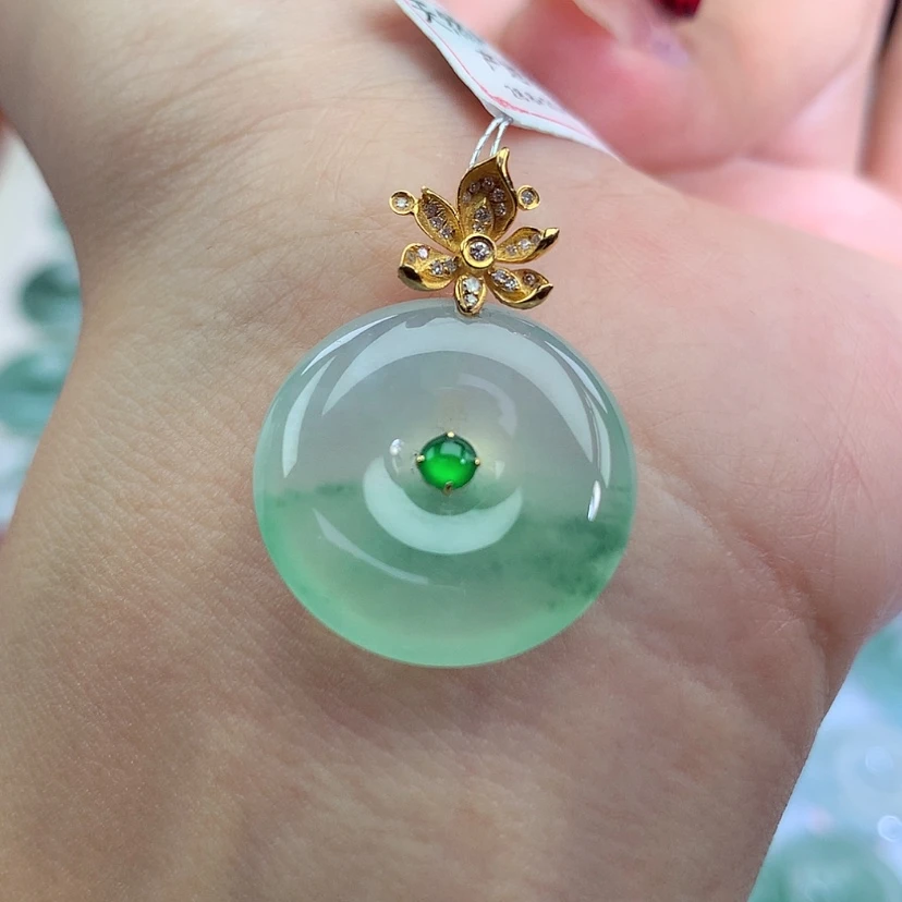 【闪购商品】翡翠吊坠(不含链)18K金镶嵌