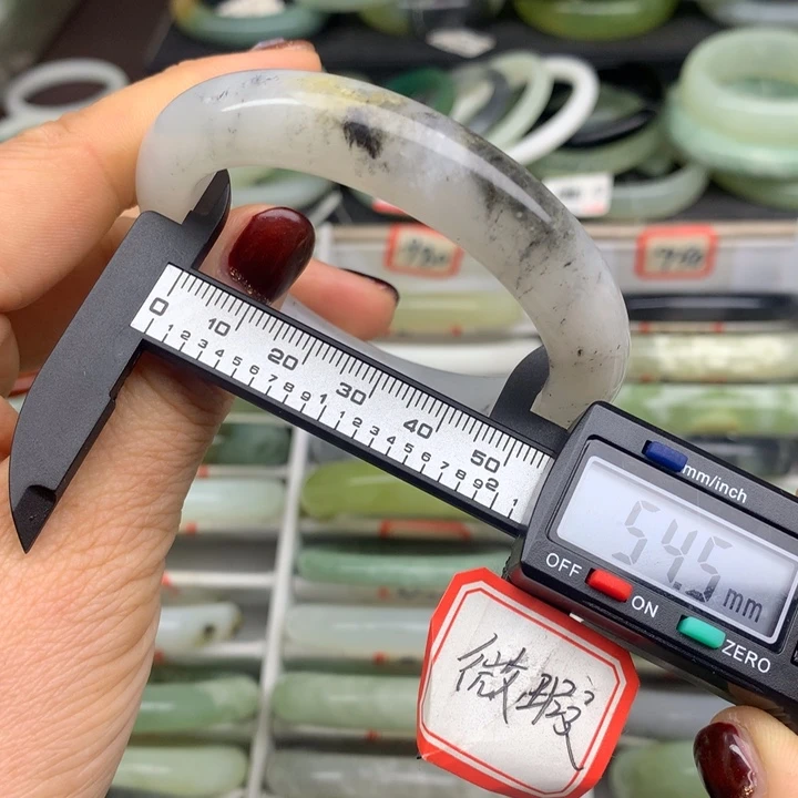 蛇纹石玉未镶嵌手镯965