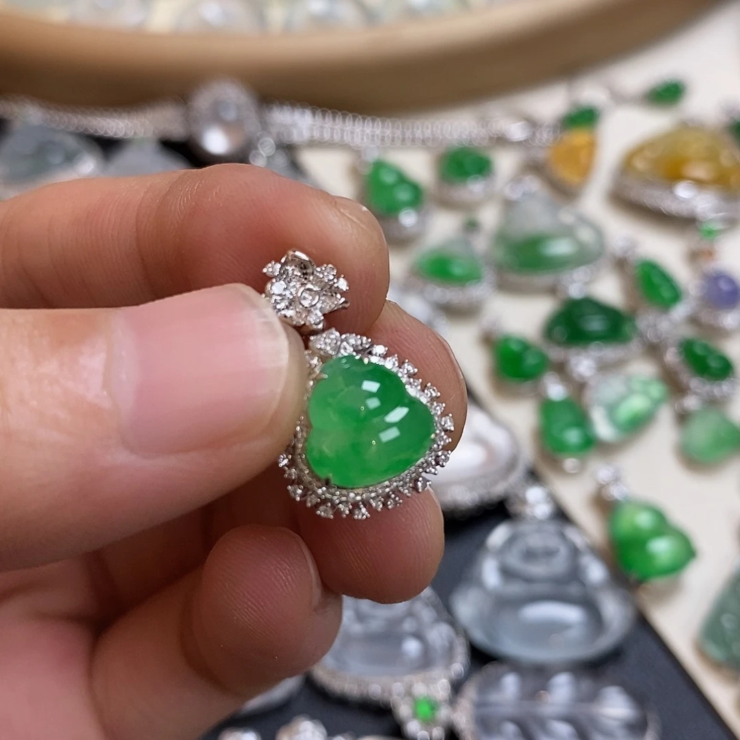 翡翠18K金镶嵌吊坠(不含链)葫芦