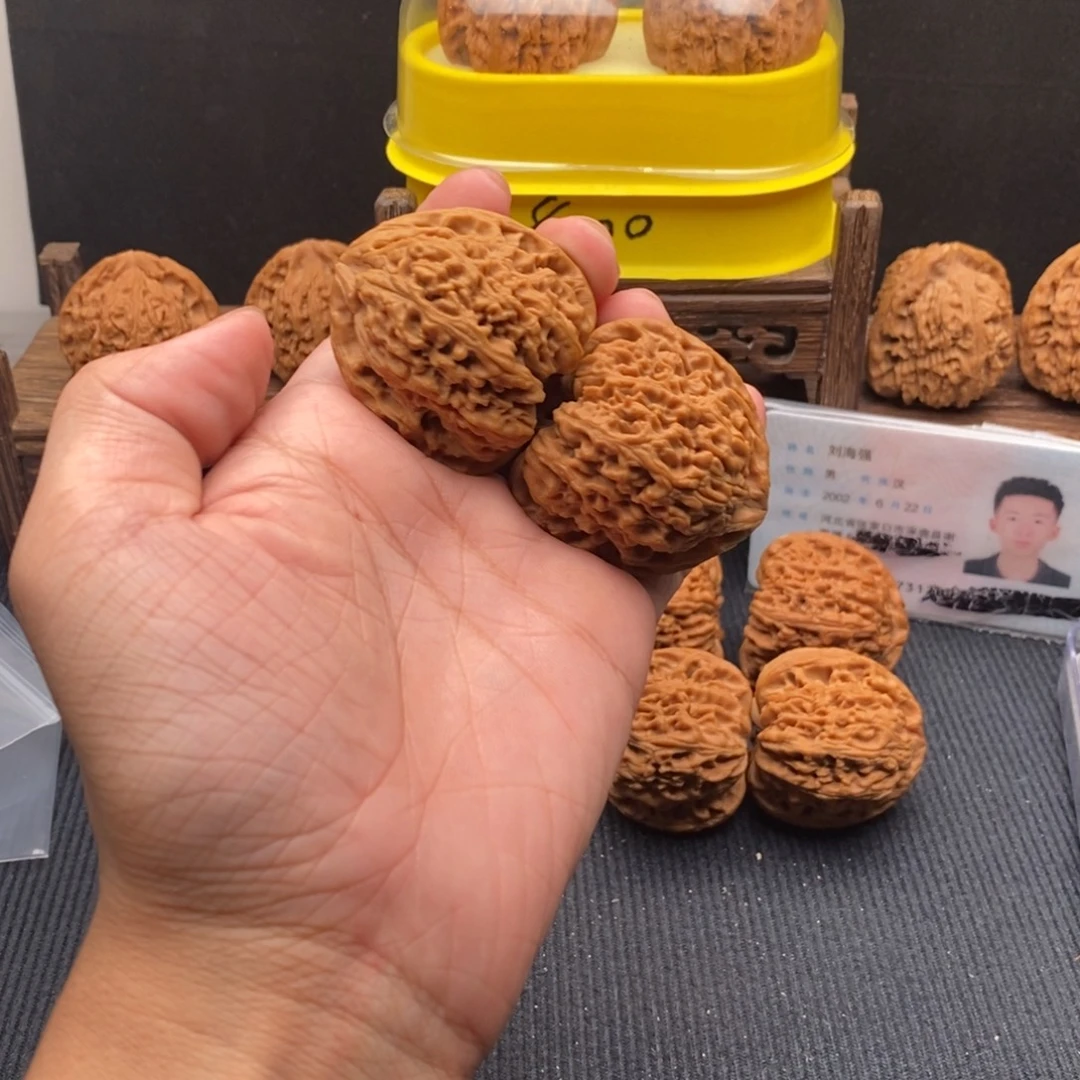 h***o核桃文玩核桃手把件