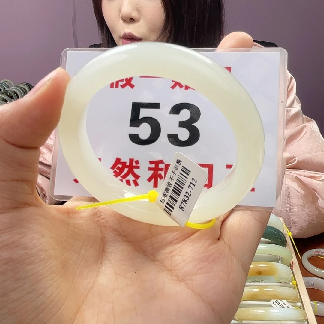 和田玉手镯未镶嵌亲****！
