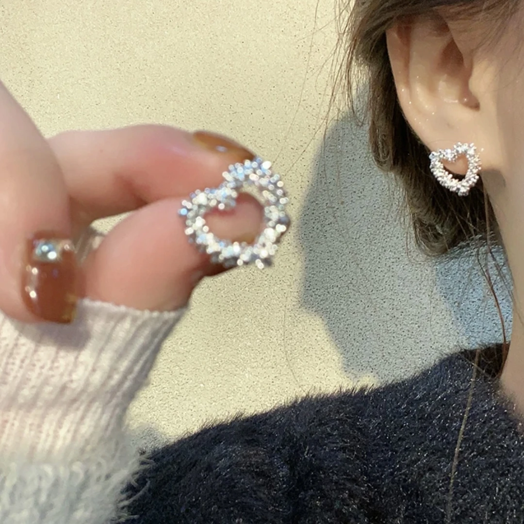 铜合金耳饰 1110 「心动预告」碎银子爱心耳钉女小众设计感气质耳饰