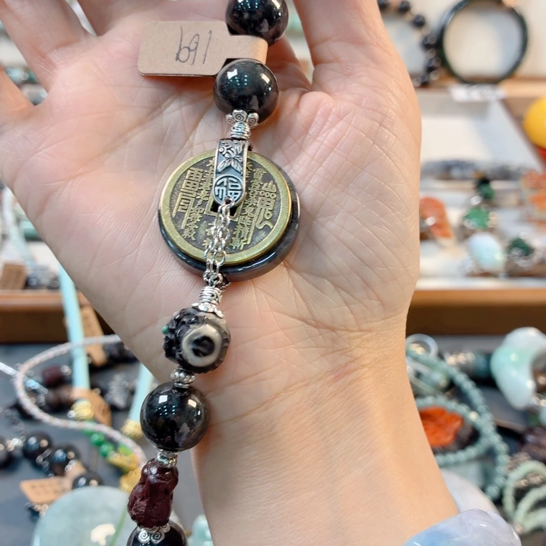 兔****翡翠未镶嵌颈饰手串