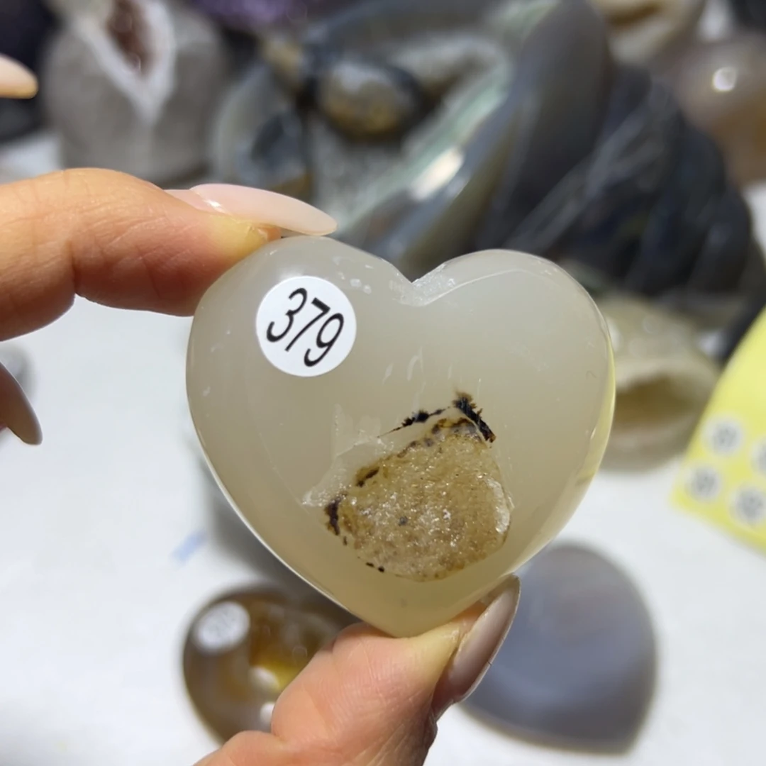 玛瑙/玉髓未镶嵌雕刻件