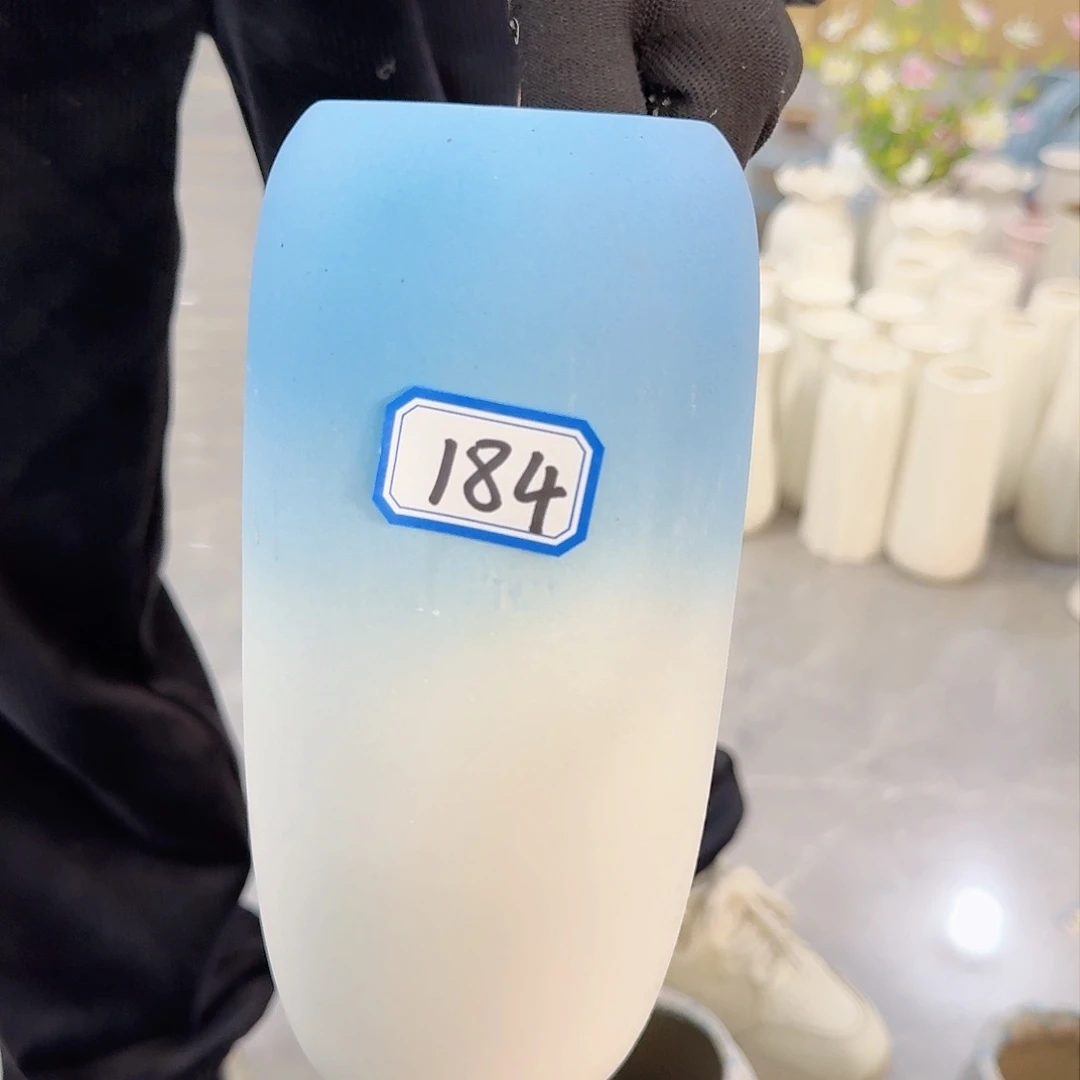 瓶184号蓝白磨砂高20厘米微瑕一个