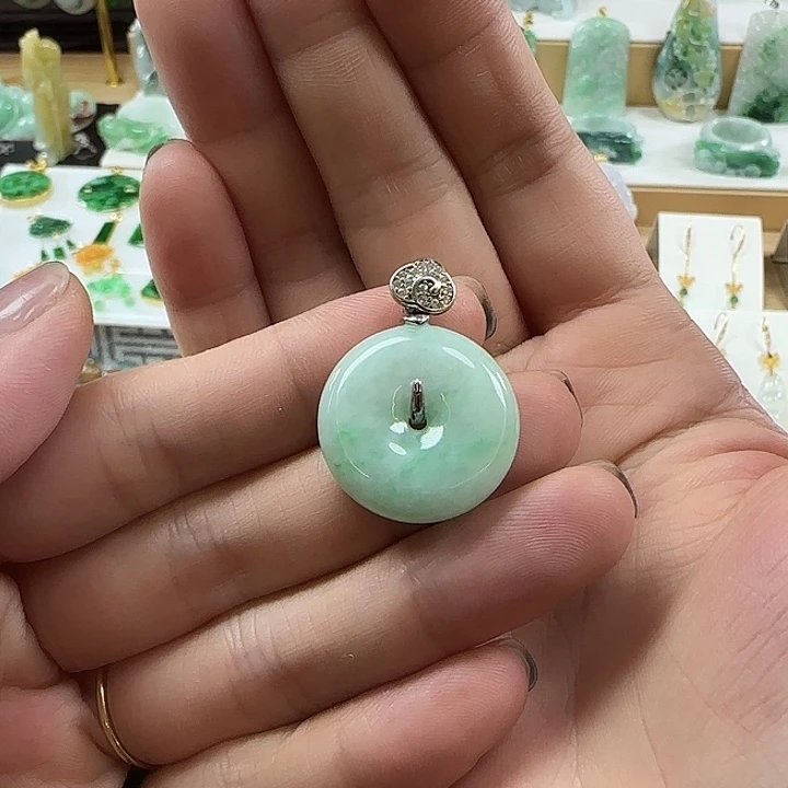 翡翠未镶嵌颈饰平安扣