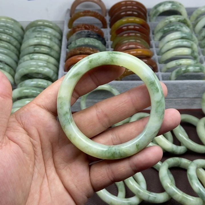 蛇纹石玉手镯未镶嵌龙*