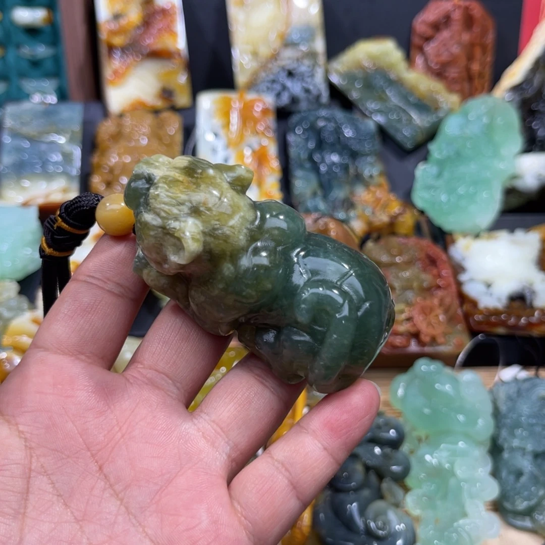 未镶嵌蛇纹石玉颈饰