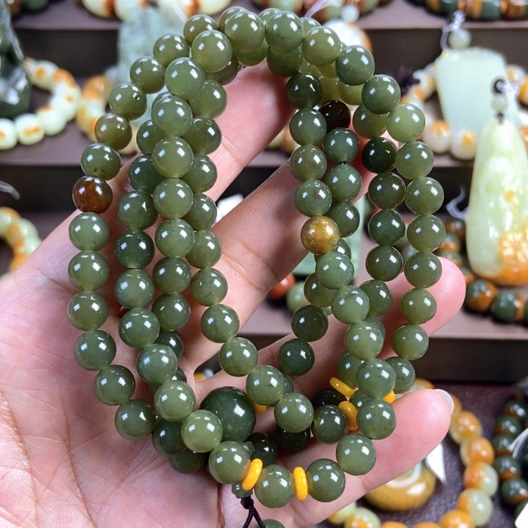 透闪石质玉未镶嵌挂件