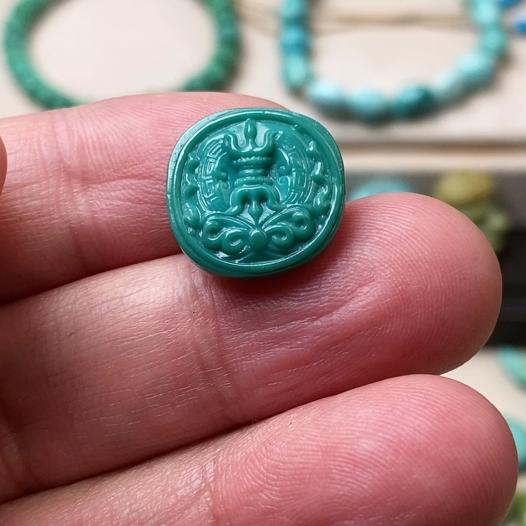 绿松石未镶嵌颈饰