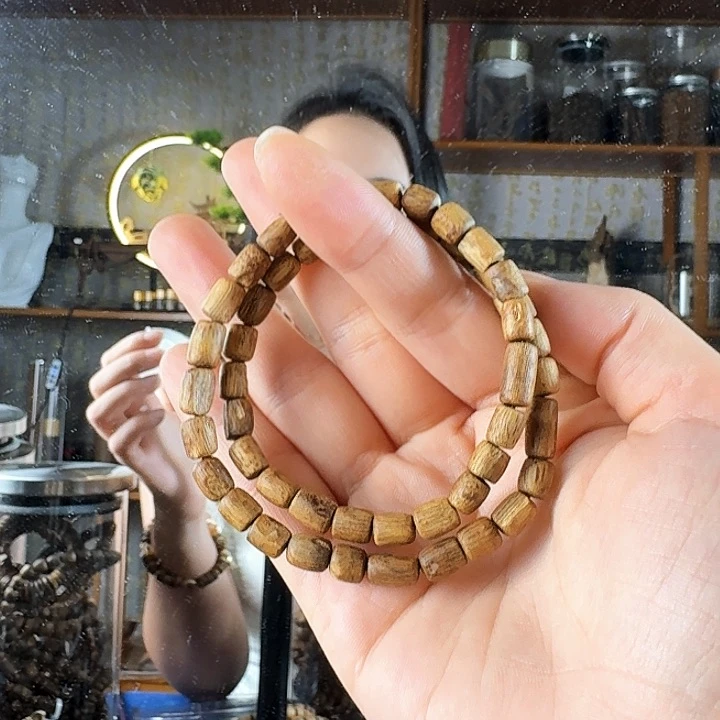 沉香碎屑沉香(****_醇化三年乌身圆叶奇楠沉香6克