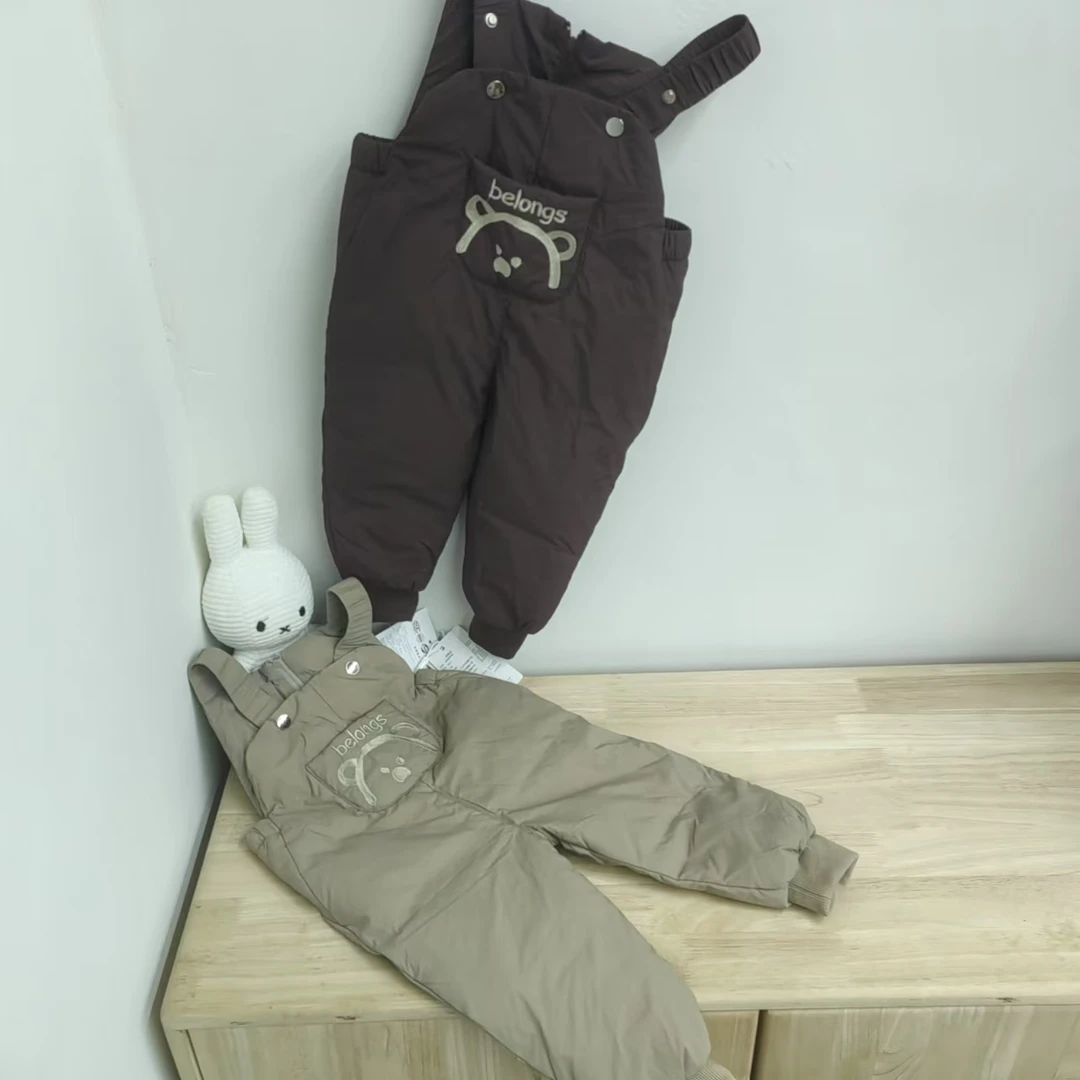 8917飞思刺绣小熊背带裤（介意勿拍）【清版无售后】