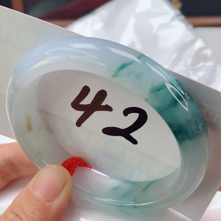 未镶嵌手镯（贵妃镯）翡翠飘蓝花