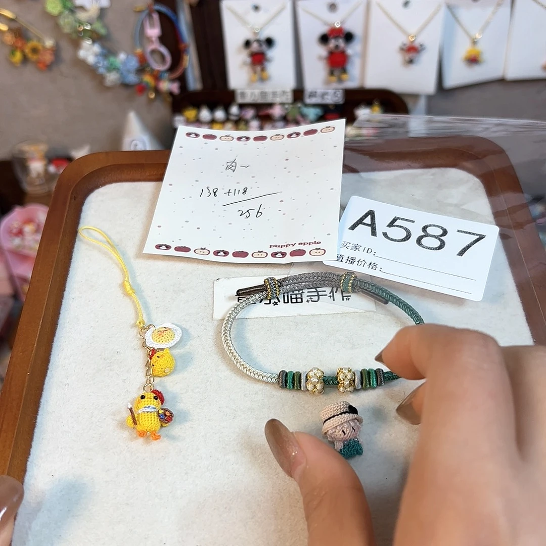 针织品手工钩织玩偶