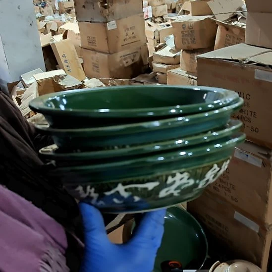 绿泥盘子碗茶壶啥都有