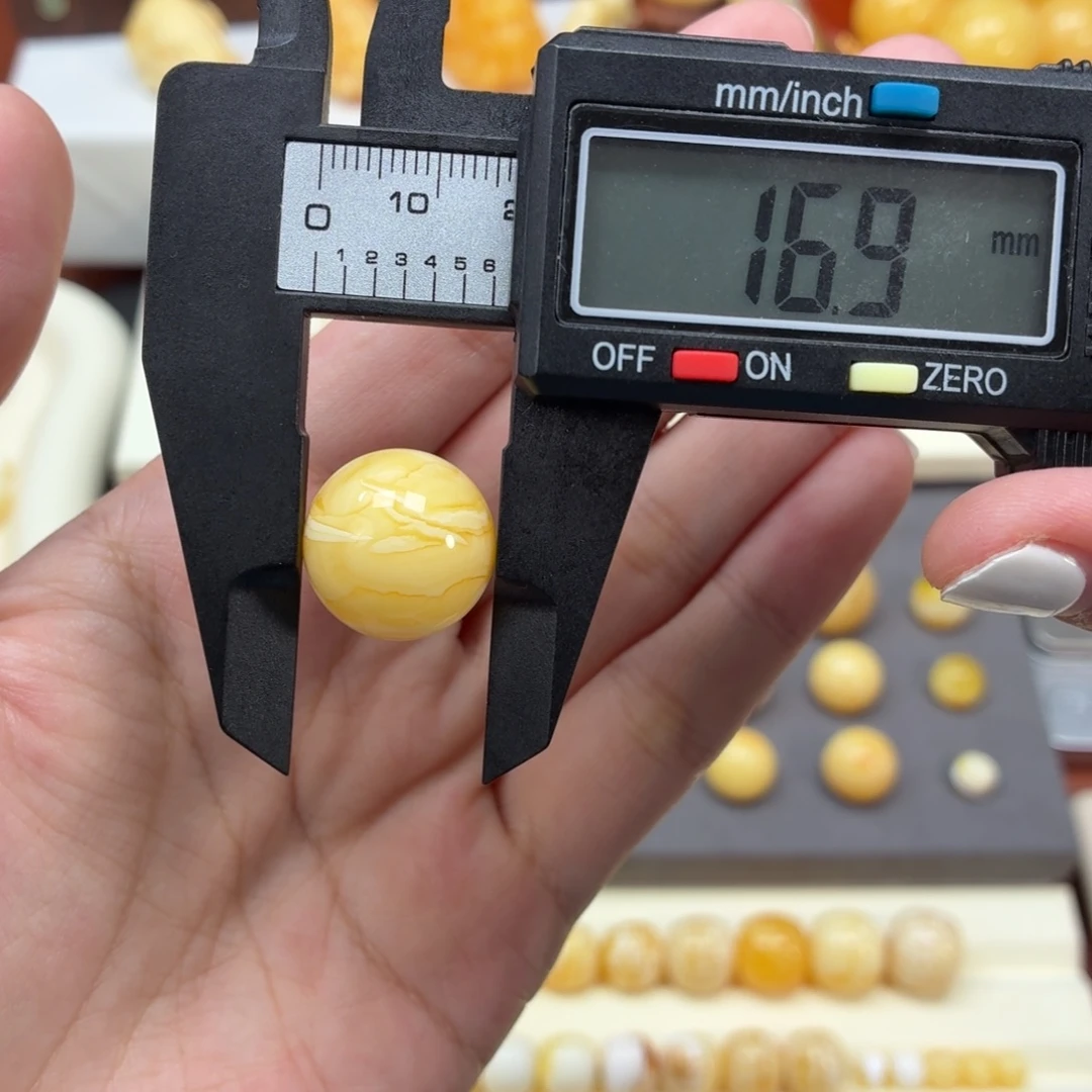 琥珀未镶嵌珠宝奇石焦皮浓蜡白花蜡圆珠16.9mm