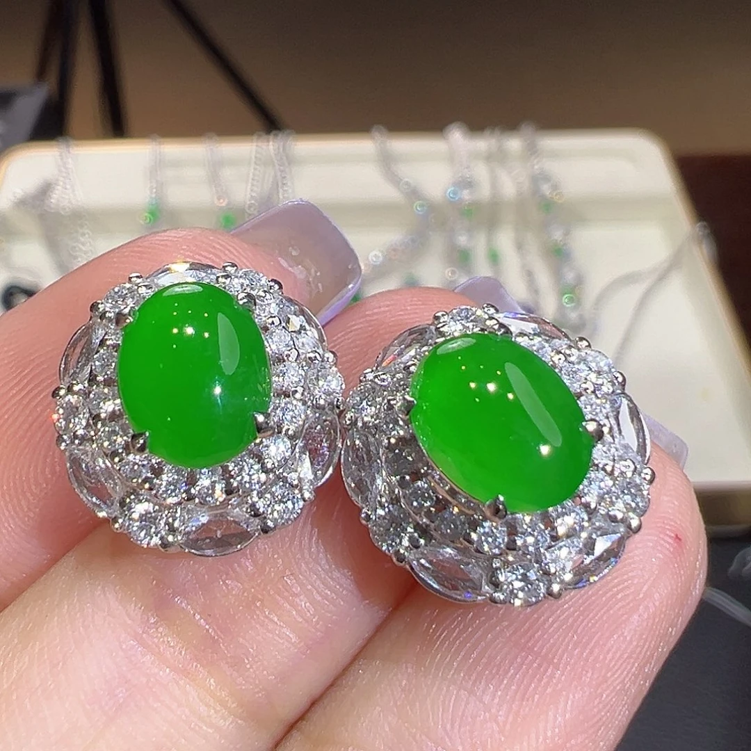翡翠18K金镶嵌耳钉翡翠