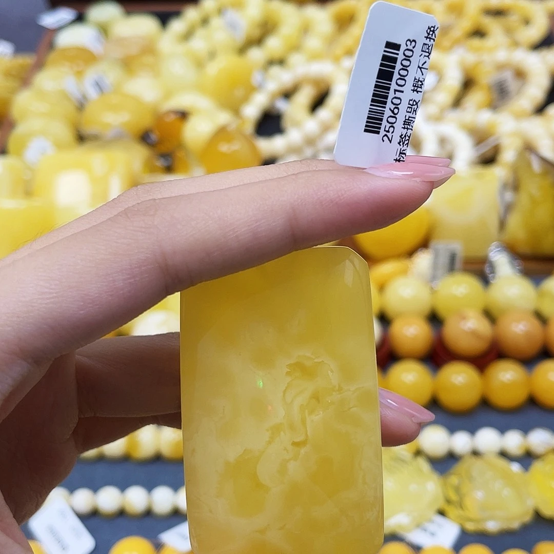 琥珀未镶嵌裸石56.7*34.1mm 厚度15.1mm