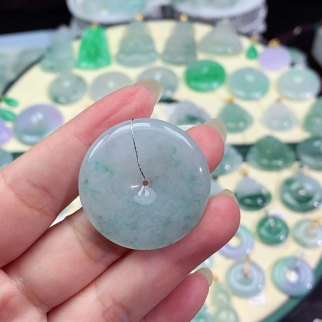 翡翠未镶嵌颈饰平安扣