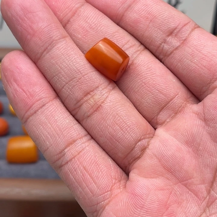 福***余琥珀未镶嵌裸石蜜蜡马蹄