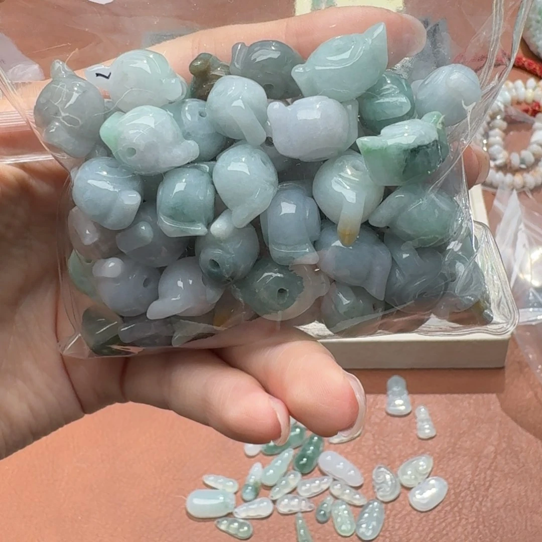 未镶嵌挂件翡翠福利1个，不包邮，拍邮费发货