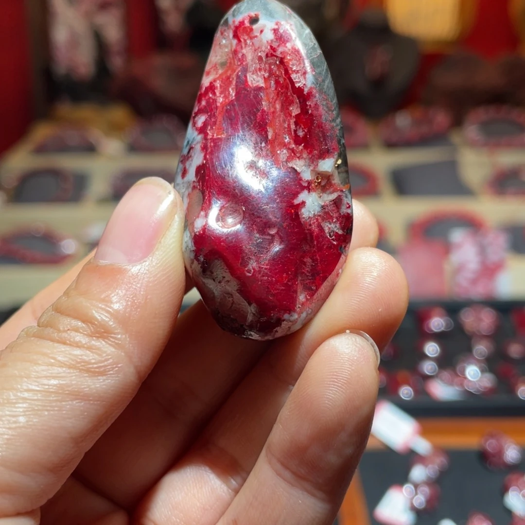 天然辰砂原石吊坠