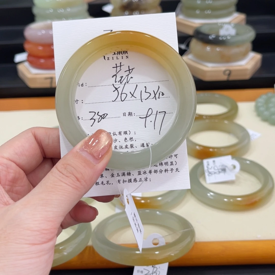未镶嵌手镯石英质玉?*