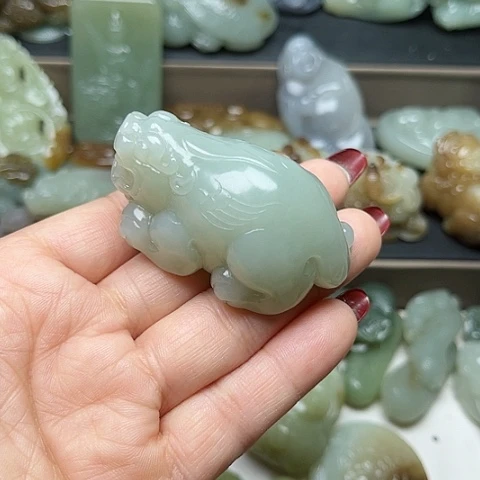 和田玉颈饰未镶嵌龍**人