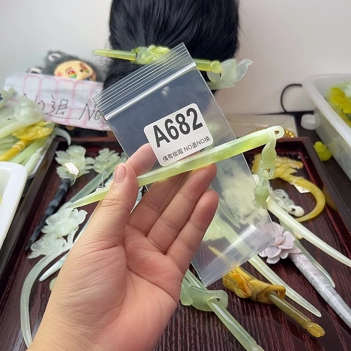 F***8蛇纹石玉合金发饰