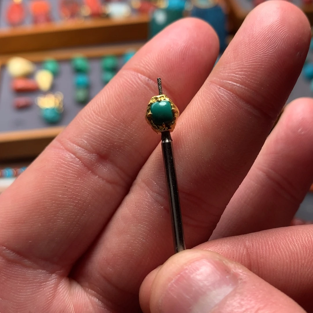 绿松石18K金镶嵌背云