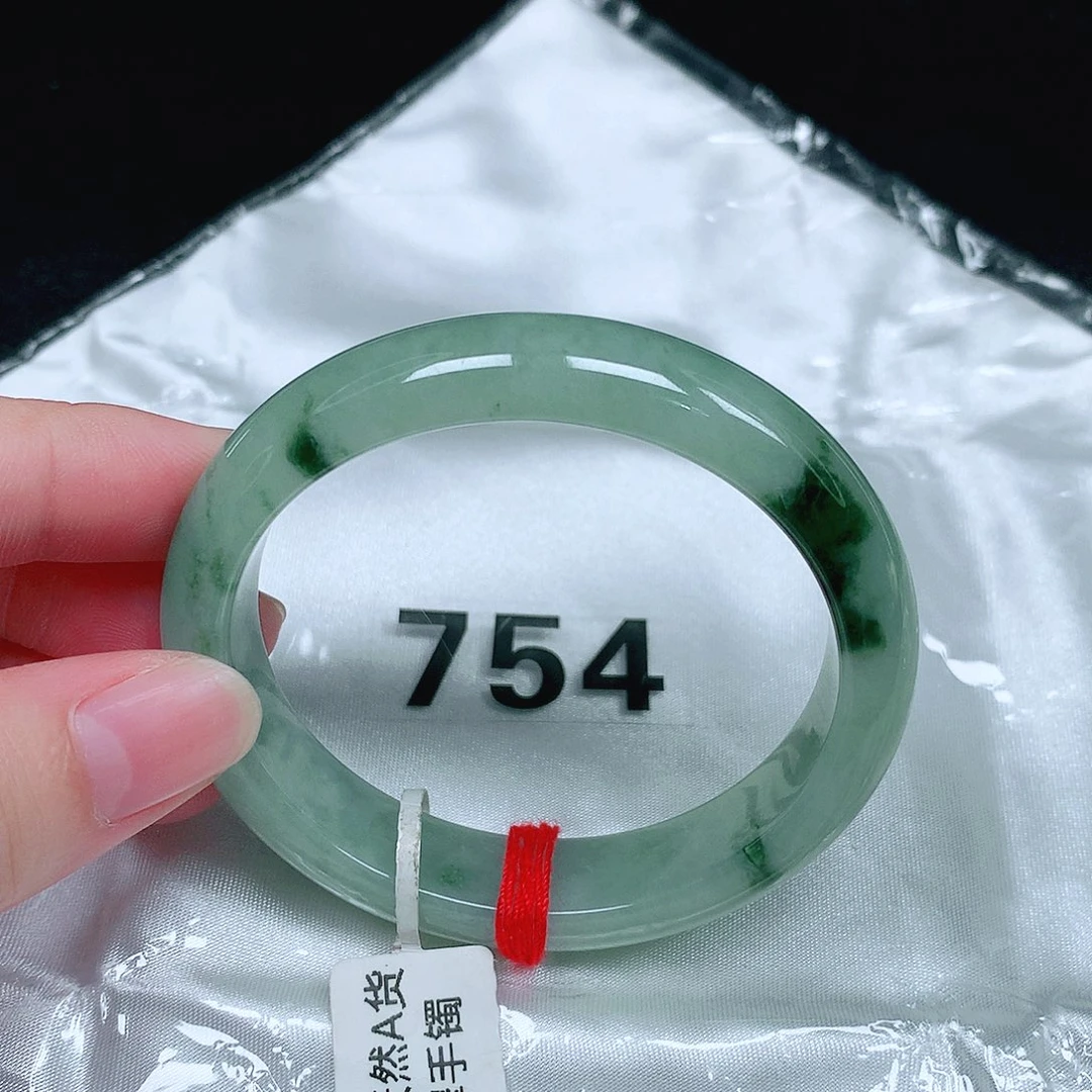 翡翠未镶嵌手镯（贵妃镯）
