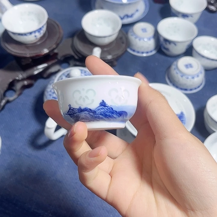 碗青花玲珑山水小客杯