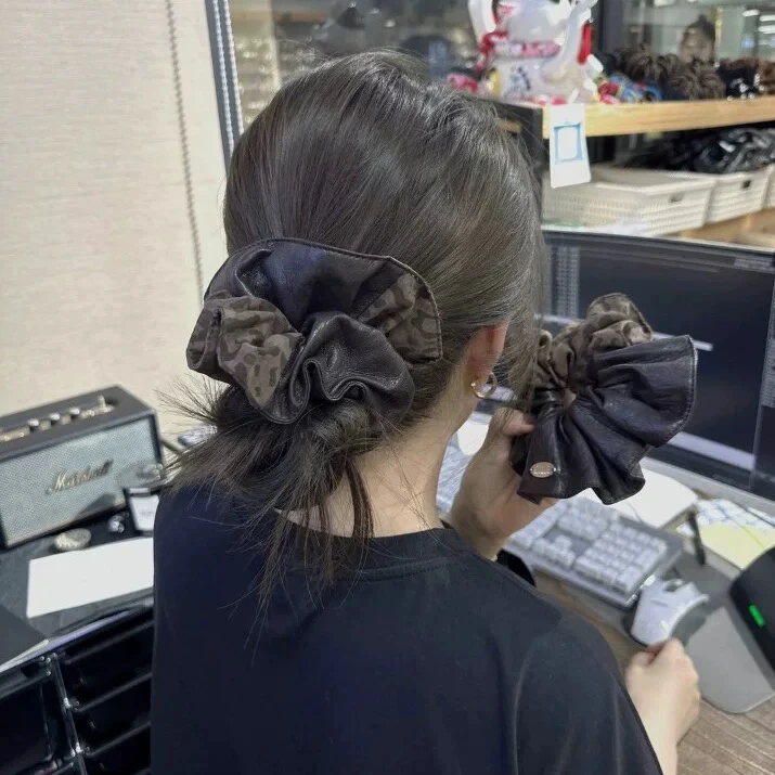 韩国优雅复古时髦摩登皮质豹纹大肠发圈拼色高级感扎马尾发绳皮筋