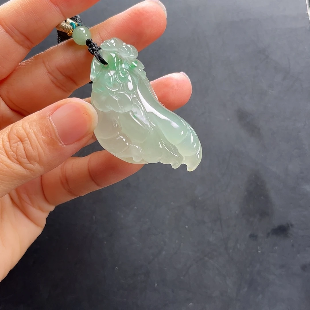 石英质玉未镶嵌颈饰