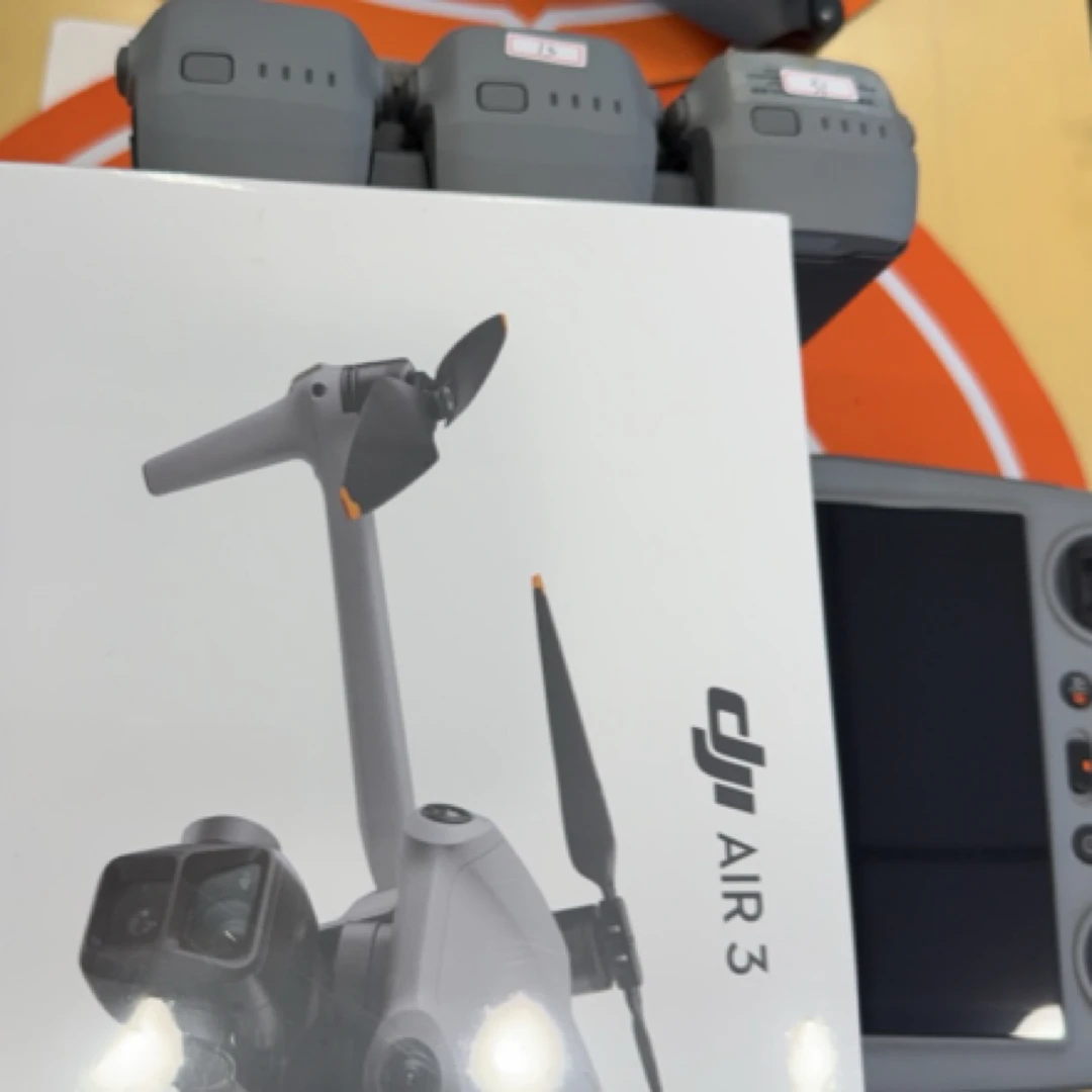 9新 DJI/大疆 DJI AIR3 全向避障机身带换新，电池和遥控器二手