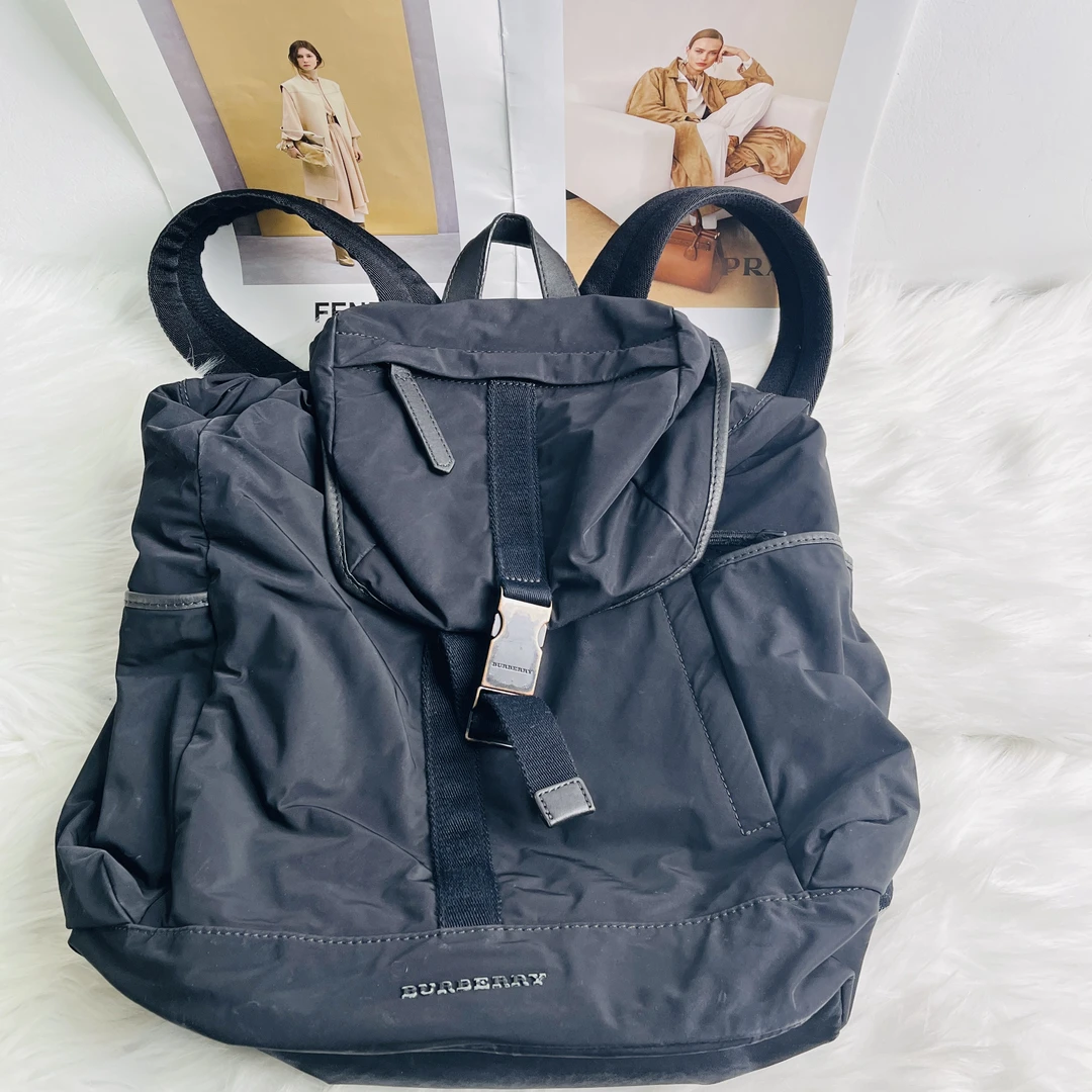 95新 BURBERRY/博柏利 博柏利黑色双肩包