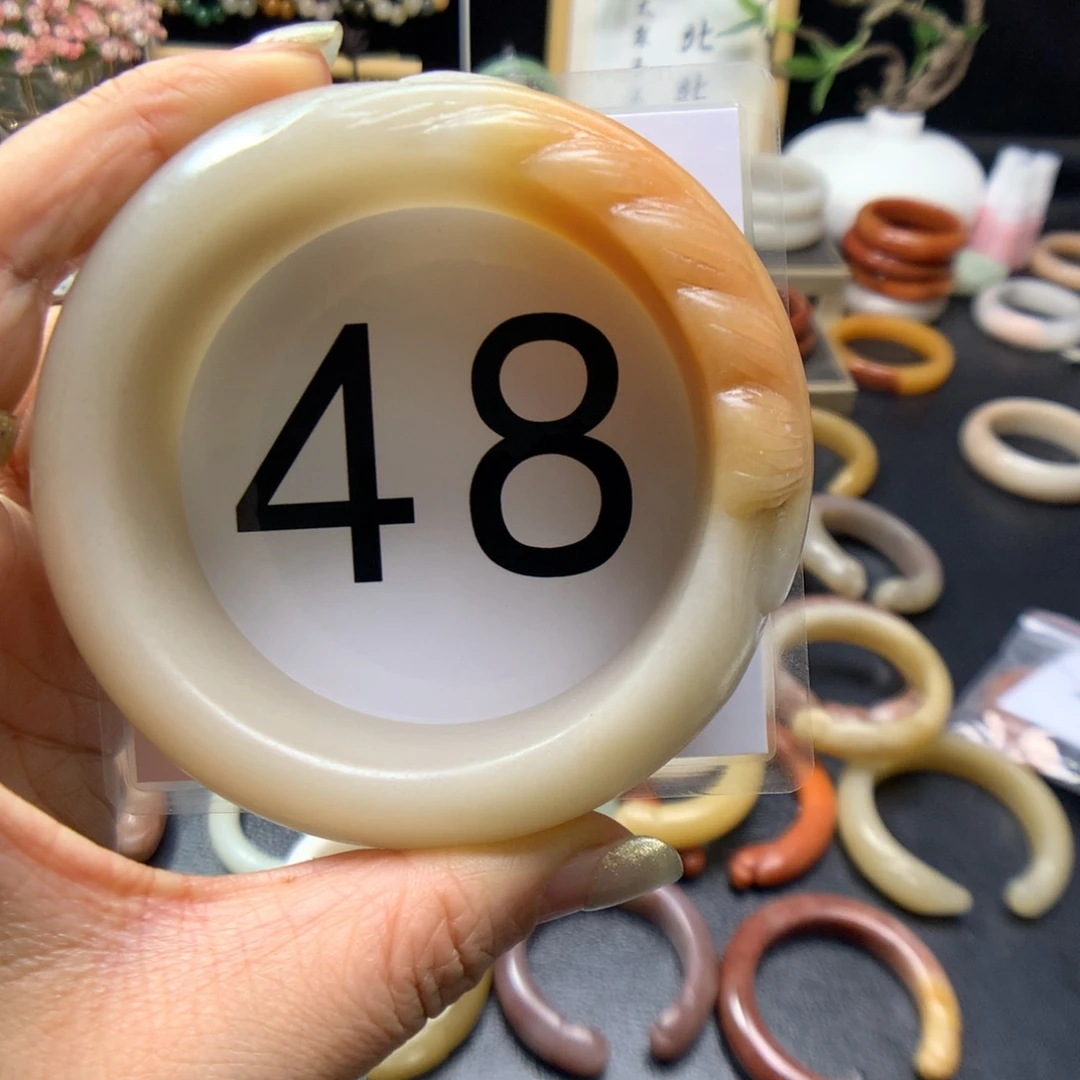 石英质玉手镯未镶嵌无****）